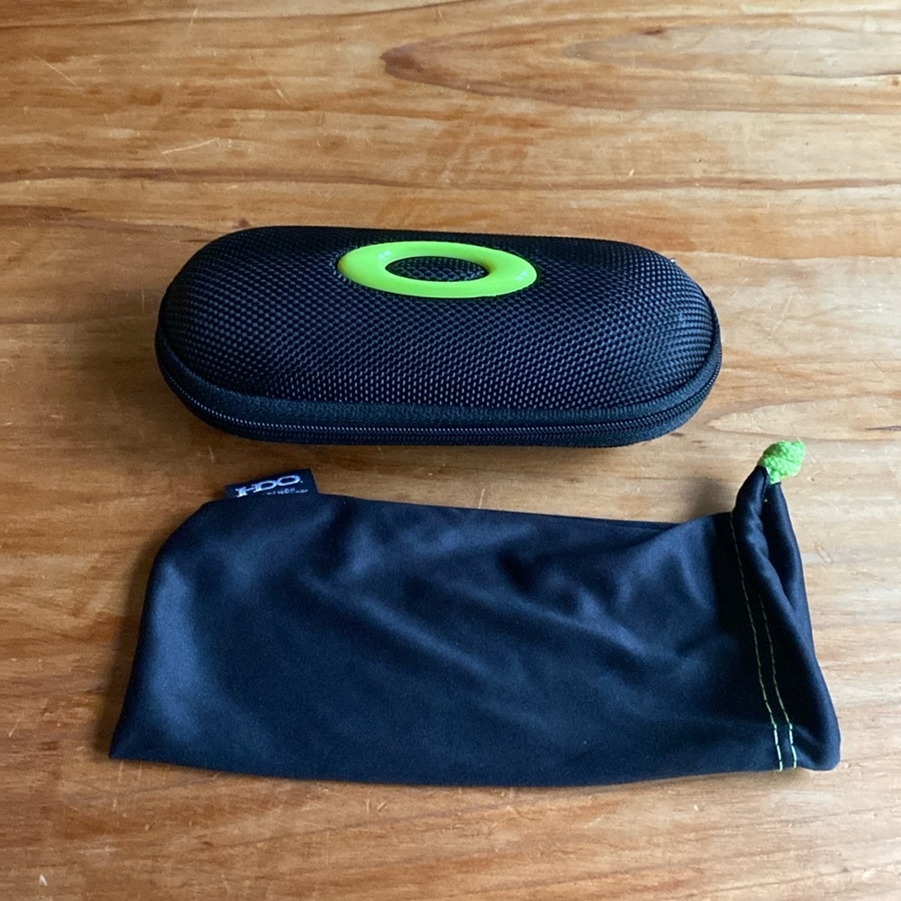 🆕 Oakley Kids Hardcase